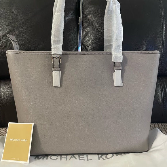 Michael Kors Jet Set Travel Tote Bag Pearl Grey - Picture 5 of 13